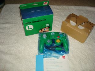 Luigi-controller-Gamecube-Very-Rare-Club-Nintendo.jpg