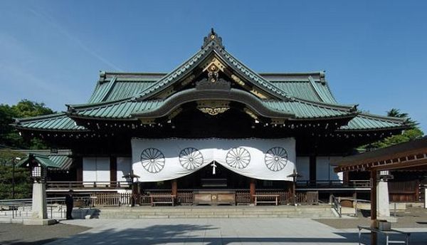 640px-yasukuni_shrine_201005.jpg