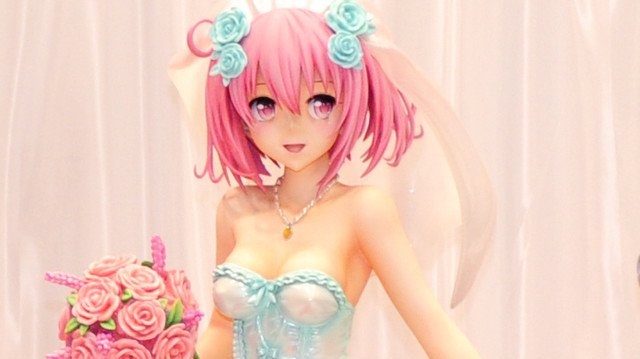 To Love-Ru: una figure a grandezza naturale di Momo Deviluke in vendita a 2,5 milioni di yen!