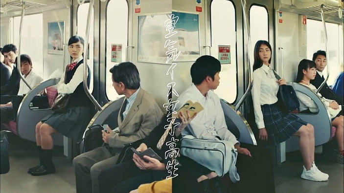 Due liceali si sfidano per un posto in treno: è l'ultima pubblicità progresso giapponese