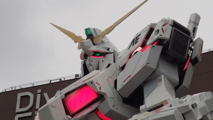 La statua del Gundam Unicorn a grandezza naturale di Odaiba è completata