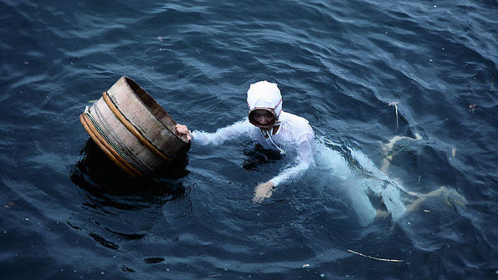 Le Ama: le pescatrici in apnea che preservano una tradizione millenaria