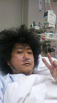Shinichi Watanabe in ospedale Shinichi Watanabe in ospedale
