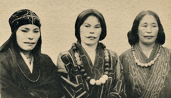 Ainu donne tatuaggio