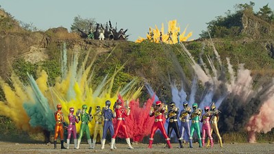 Ressha Sentai Toqger Vs Kyoryuger: The movie