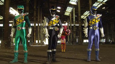 Zyuden Sentai Kyoryuger Returns: 100 YEARS AFTER