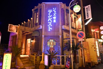 Moshimo kono sekai ga butai nara, gakuya wa doko ni aru no darou