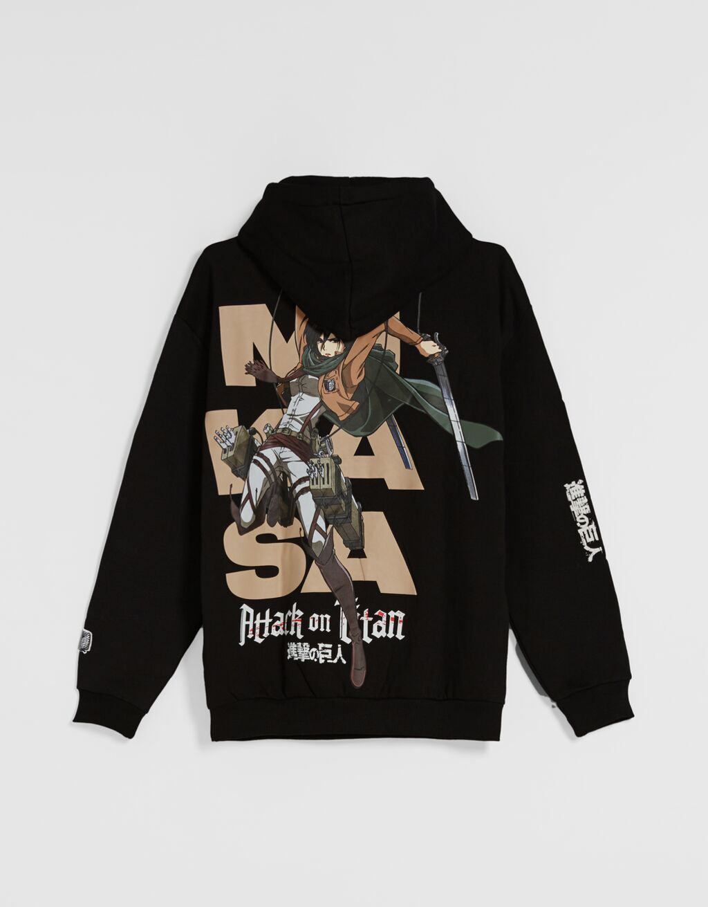 Bershka lancia una collezione a tema L'Attacco dei Giganti | AnimeClick