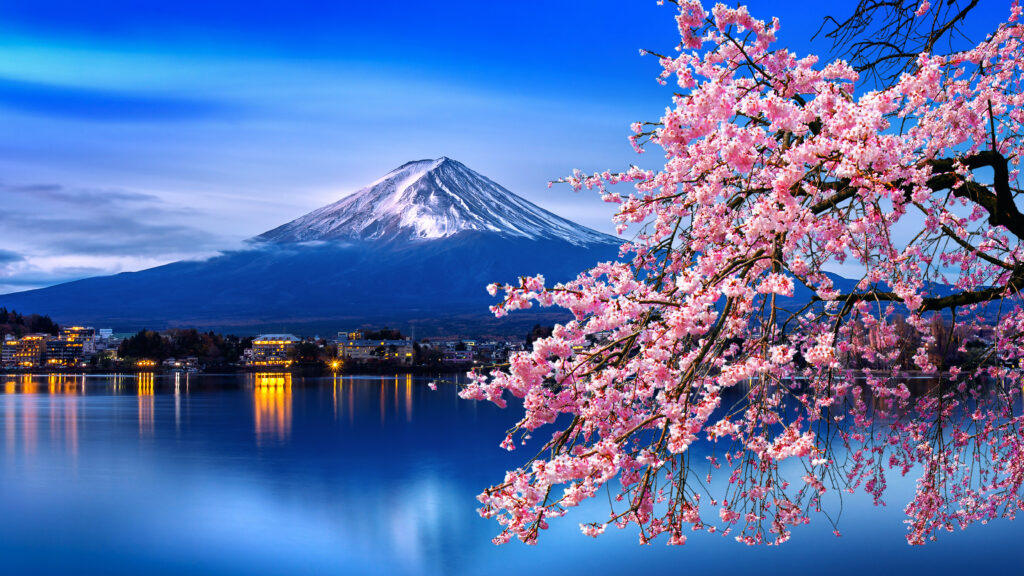 Il Monte Fuji non è un parco giochi: il sindaco stanco di salvare turisti che ignorano i divieti