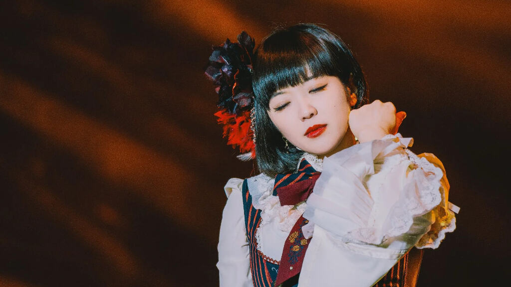 Mika Kobayashi, vocalist de L'attacco dei Giganti e Kill la Kill, in concerto a RiminiComix