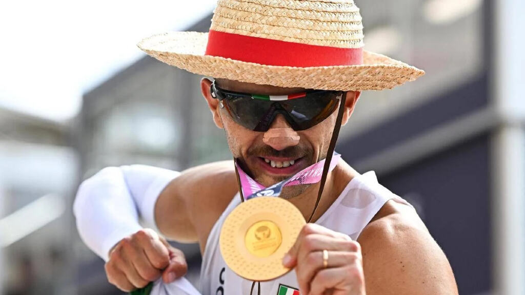 Massimo Stano celebra il suo titolo europeo nella marcia con un omaggio a One Piece