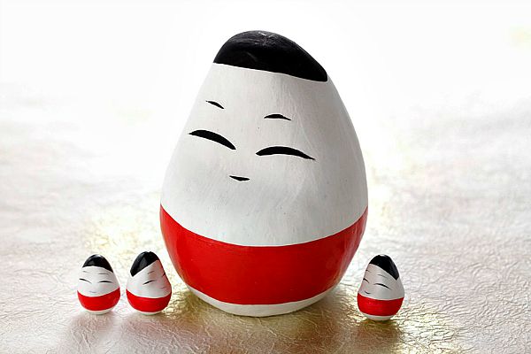 Figurine Daruma Japonaise En Céramique Rouge - 4,7x4,4x4,2 Cm - Porte-bonheur Traditionnel Pour Bureau, Maison Ou Voiture