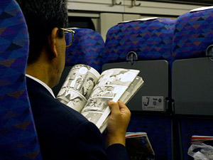 Leggere manga in treno (1)