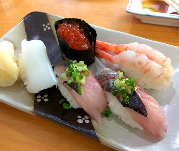 vari-tipi-di-sushi-a-tokyo.jpg vari-tipi-di-sushi-a-tokyo.jpg
