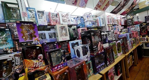 negozio-di-action-figures-ad-akihabara-tokyo negozio-di-action-figures-ad-akihabara-tokyo