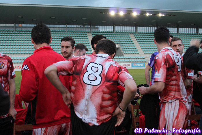 Una divisa "titanica" per i giocatori del CD Palencia