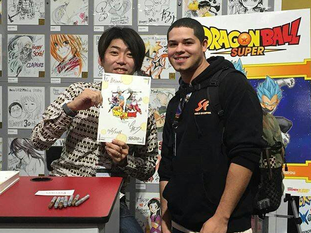 Toyotaro con un fan al New York Comic-Con