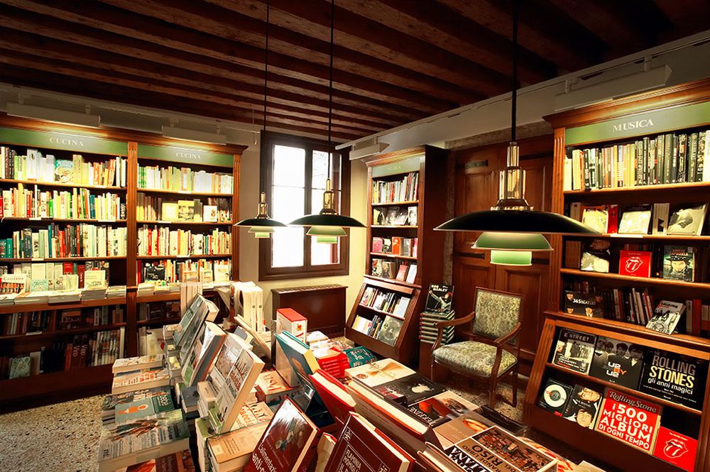 libreria_2.jpg libreria_2.jpg