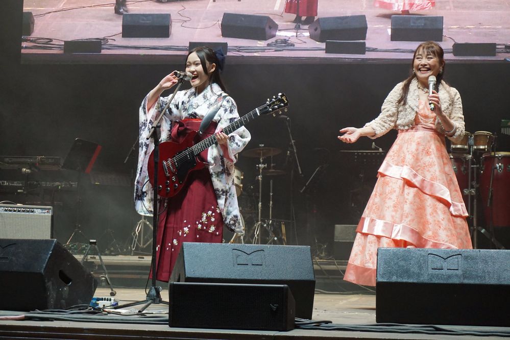 Azumi Inoue e Yuyu Azumi Inoue e Yuyu
