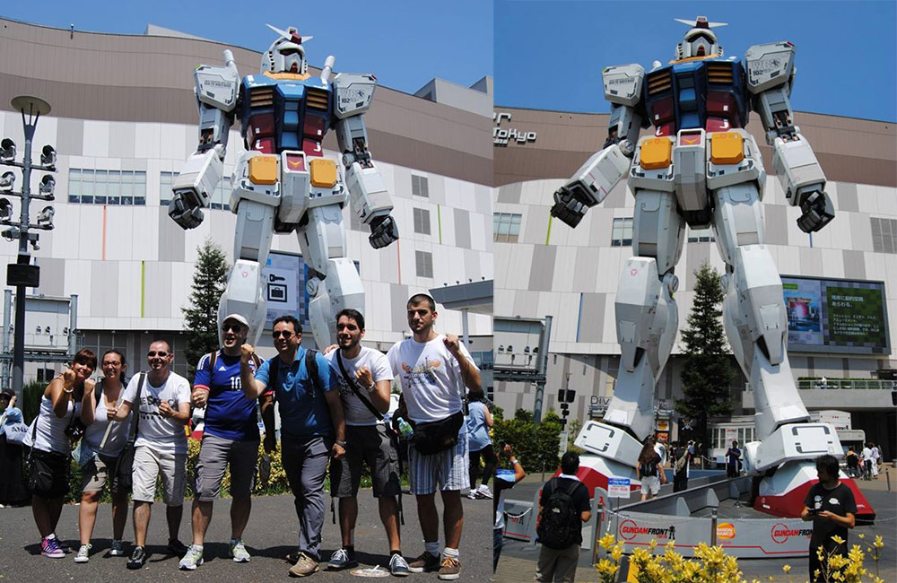 La statua del Gundam La statua del Gundam
