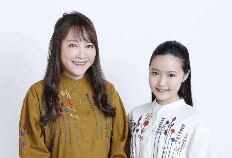 Azumi Inoue e figlia