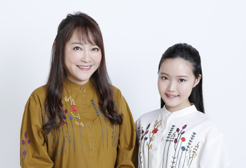 Azumi Inoue e figlia Azumi Inoue e figlia