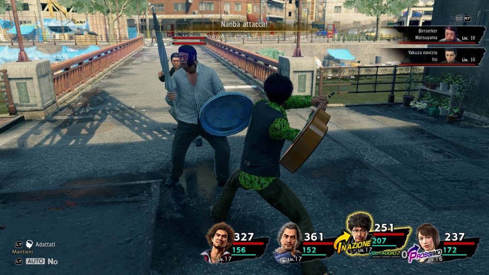 Una fase di combattimento in Yakuza: Like a Dragon Una fase di combattimento in Yakuza: Like a Dragon