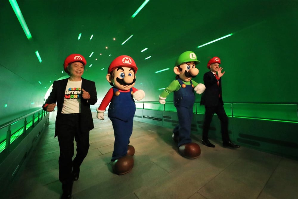 Shigeru Miyamoto e J.L. Bonnier hanno inaugurato il Super Nintendo World agli Universal Studios Japan di Osaka Shigeru Miyamoto e J.L. Bonnier hanno inaugurato il Super Nintendo World agli Universal Studios Japan di Osaka