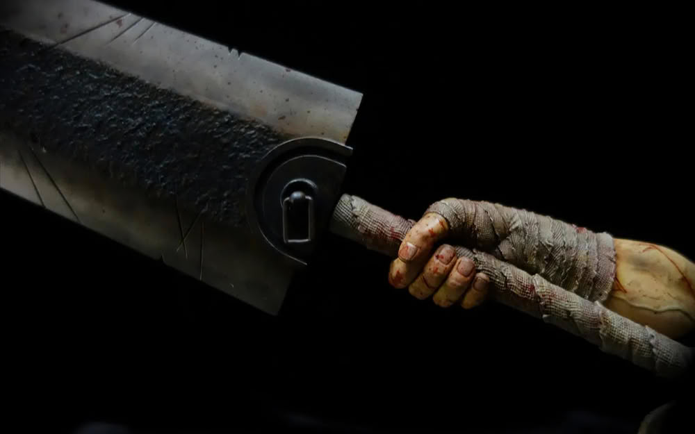 Un particolare della statua di ART OF WAR dedicata alla spada Dragon Slayer di Berserk