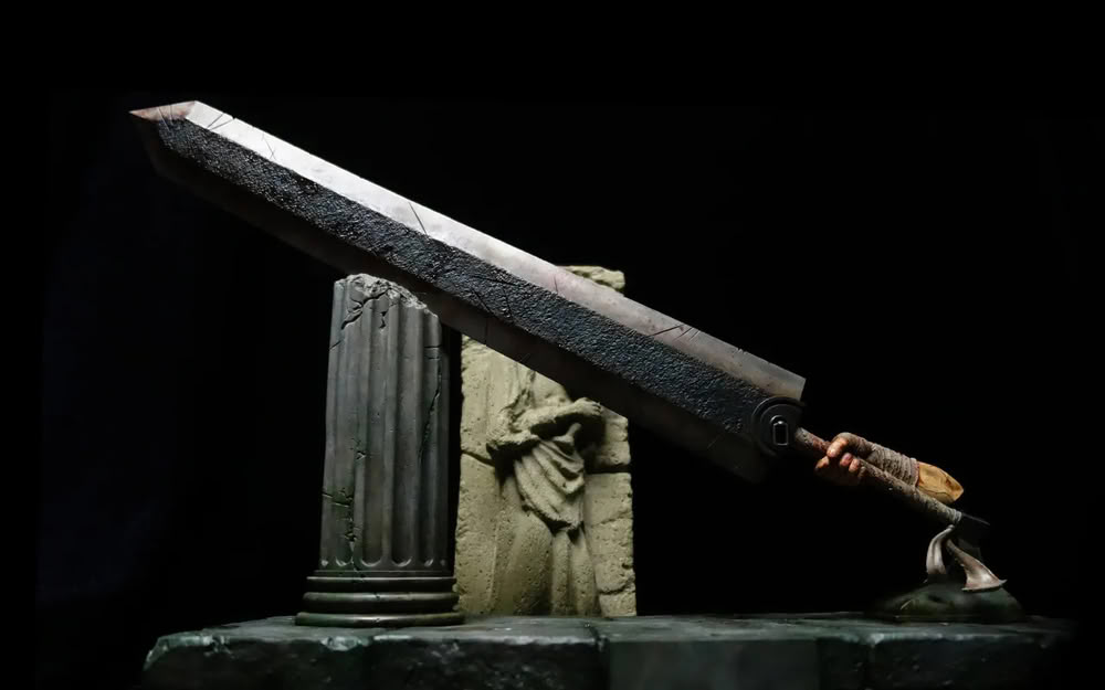 La statua della leggendaria spada Dragon Slayer di Berserk realizzata da ART OF WAR