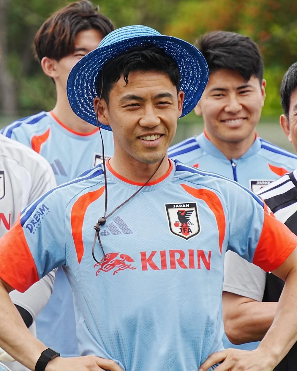 nazionale di calcio giapponese con il cappello blu di luffy2.jpg nazionale di calcio giapponese con il cappello blu di luffy2.jpg