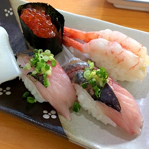 Sushi costoso? A Tokyo si paga 8 centesimi nel ristorante senza nome!