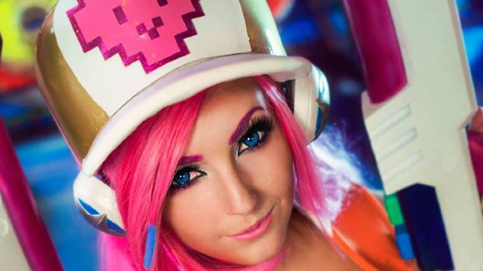 La cosplayer Jessica Nigri arriva a guadagnare 22.000 dollari al mese solo sul web! Agoraclick#45