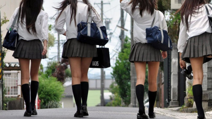 Costretta dalla scuola a tingersi i capelli: l'assurda storia diventa manga!