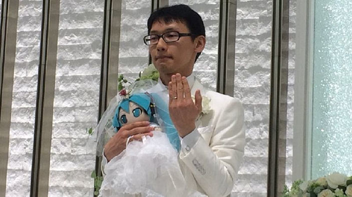 Giapponese sposa Hatsune Miku: l'amore virtuale supera quello reale? #Agoraclick99