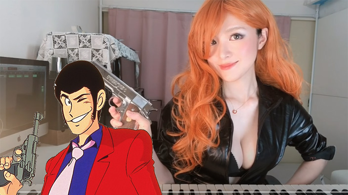 Una sensuale cosplayer di Fujiko Mine suona le sigle di Lupin III