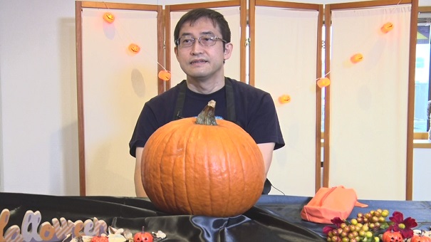 J-POP: intervista esclusiva a Junji Ito mentre intaglia una zucca