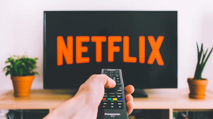 Il calo di abbonamenti di Netflix provoca i primi tagli al personale: è l'inizio di una crisi? #Agoraclick 188