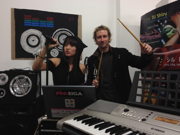 Eriko & DJ Shiru in studio di registrazione