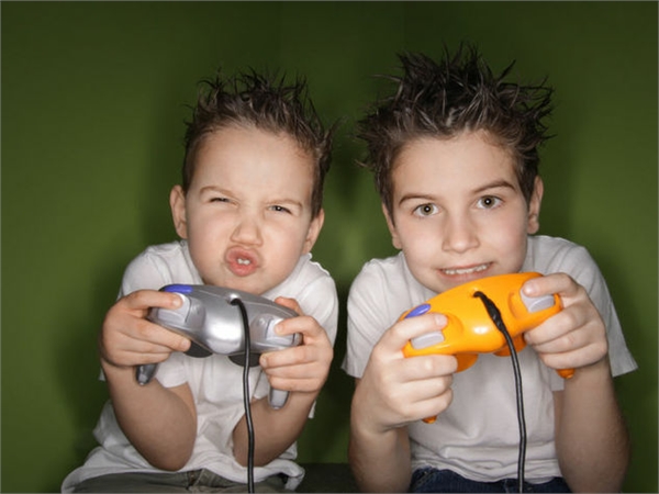 bambini videogiochi bambini videogiochi