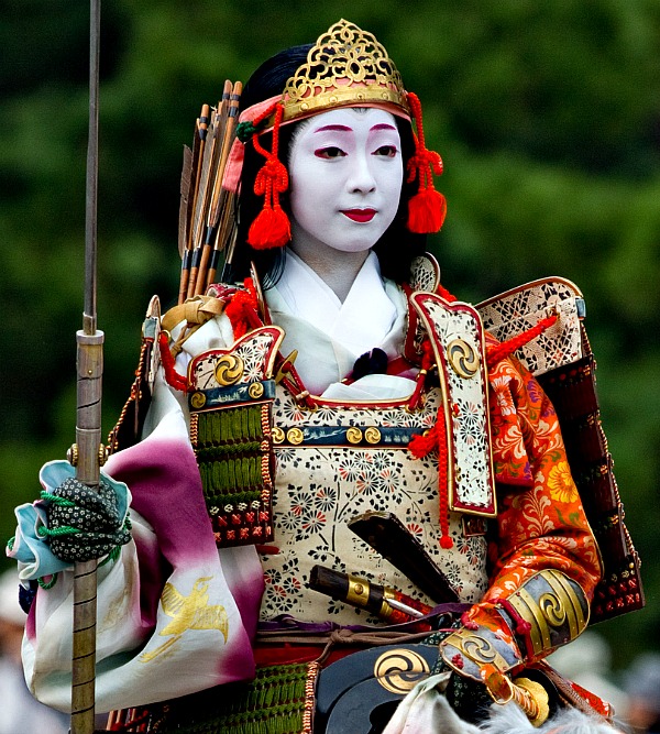 Tomoe parata Tomoe parata